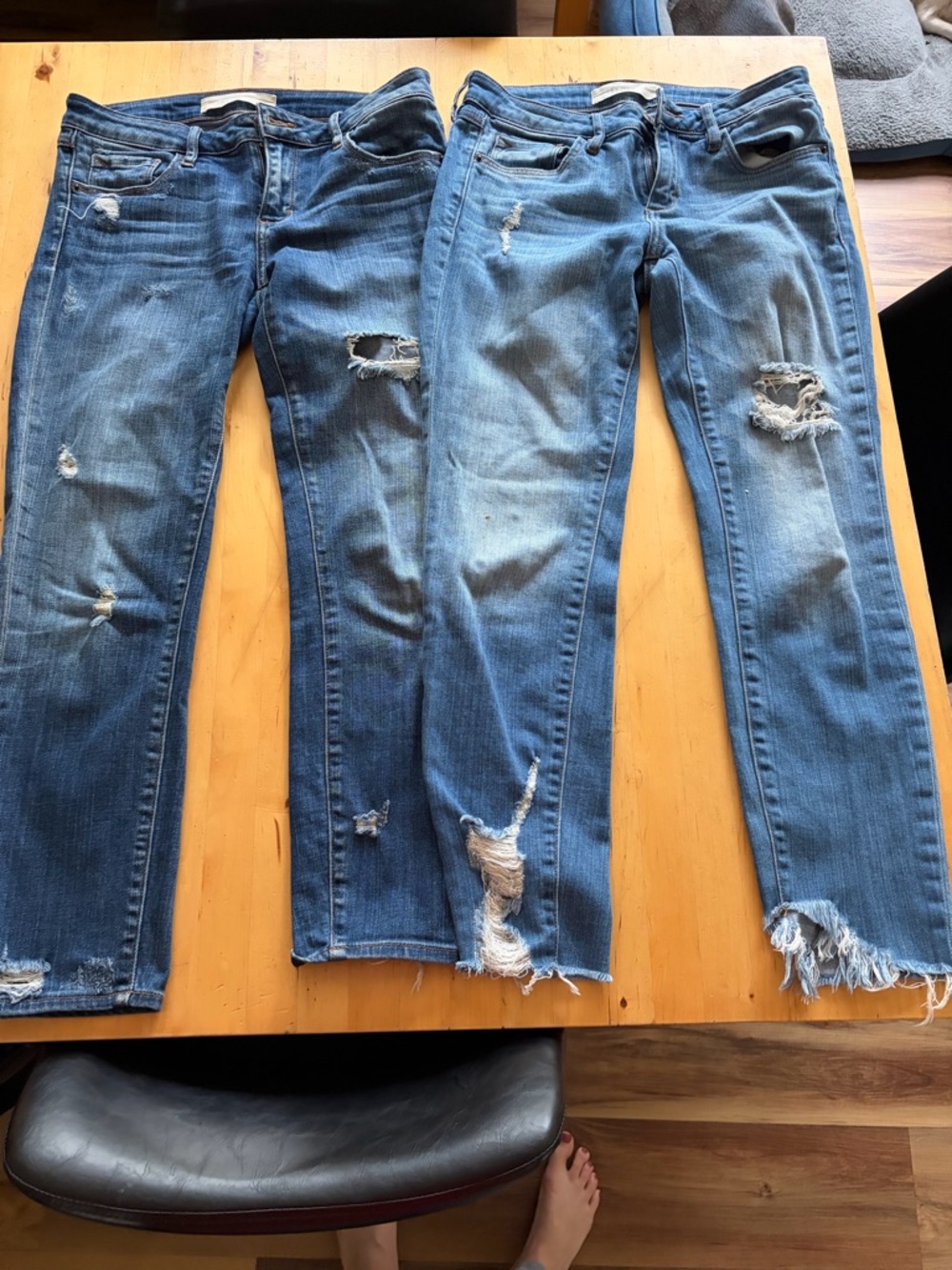 Women’s Straight-Leg Distressed Blue Jeans